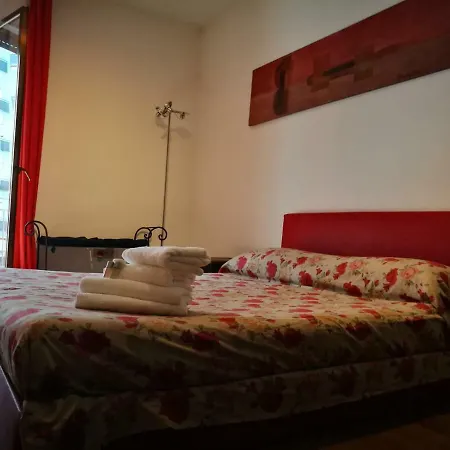 Aurora Hostel בית הארחה 3*