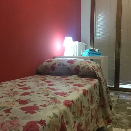 Aurora Hostel בית הארחה 3*