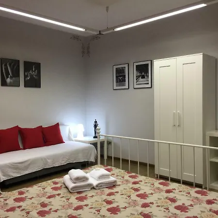 Aurora Hostel ונציה