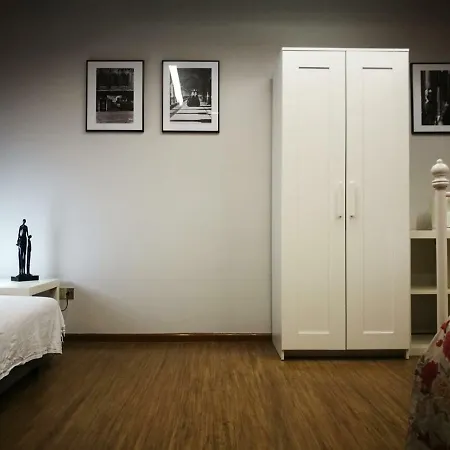 Πανσιόν Aurora Hostel